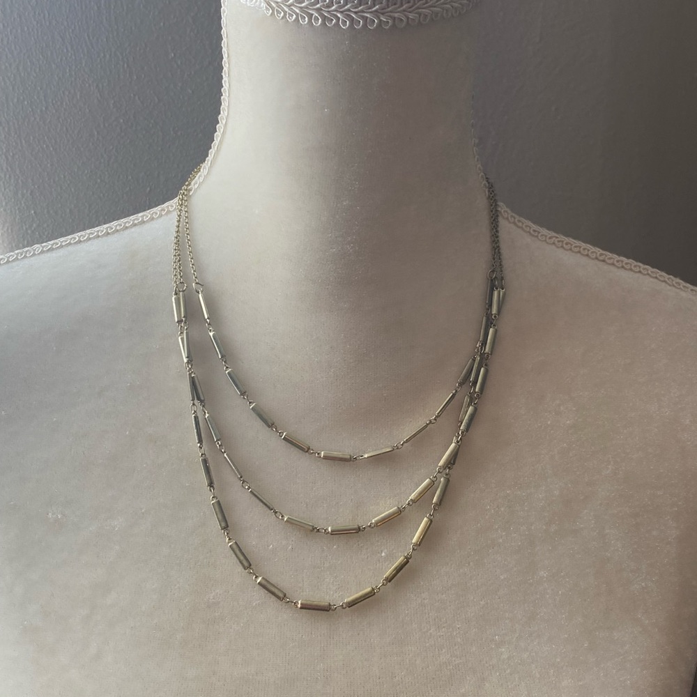 5 for $10: Banana Republic gold tone necklace